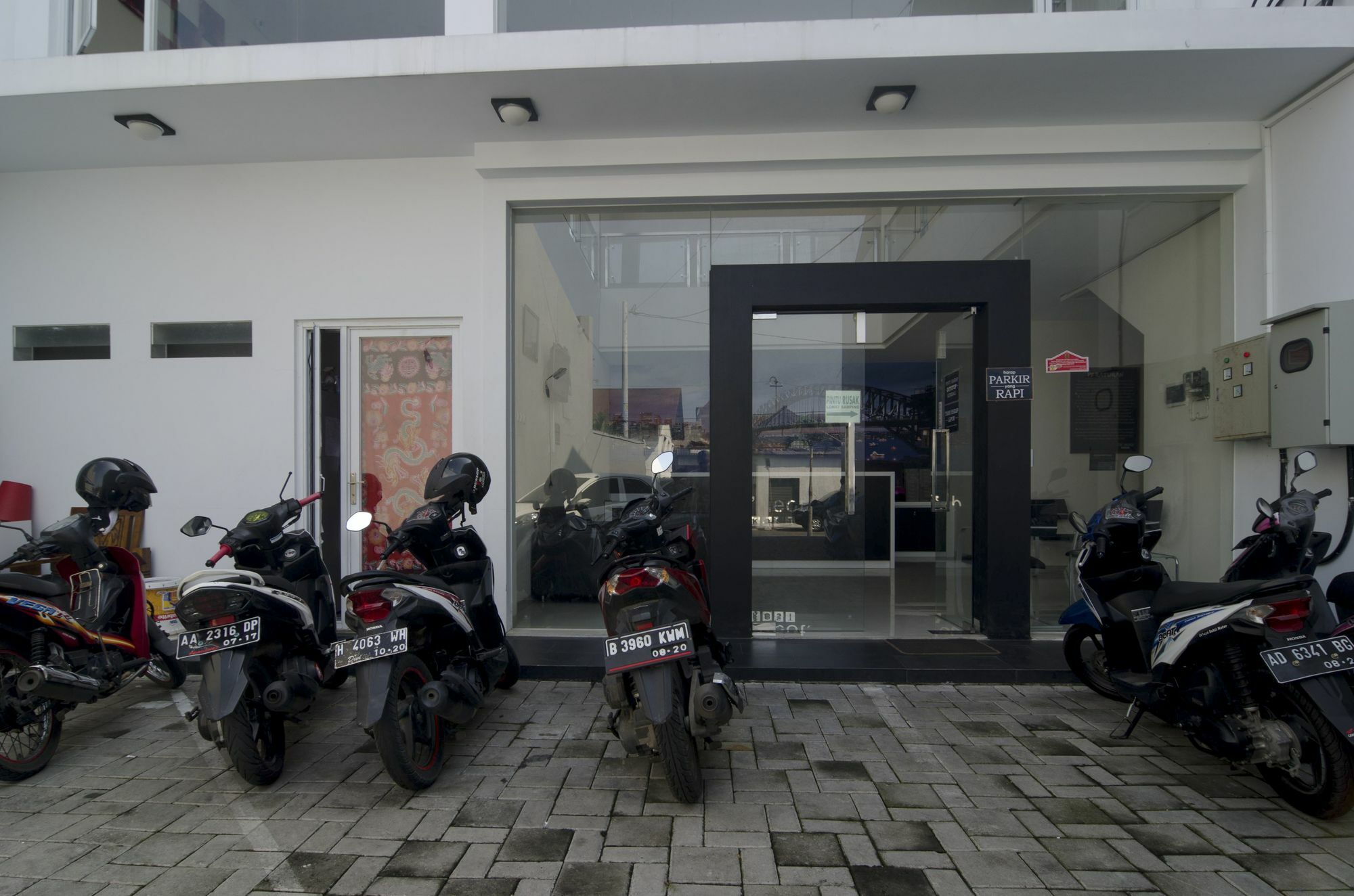 Reddoorz Near Lawang Sewu Hotel Semarang Exterior foto